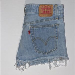 Pre-owned Women’s High Wasted Light Was Levi’s shorts